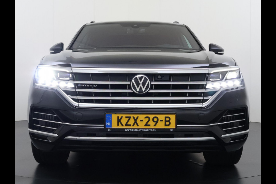 Volkswagen Touareg 3.0 TSI Elegance LUCHTVERING| ELEK. TREKHAAK| LEDER| PANO | STOELVENTILATIE + MASSAGE| ACHTERBANK VERWARMD| MEMORY STOEL| 360 CAMERA| MEGA VOL!| RIJKLAAR!! |