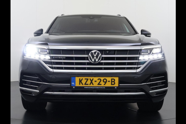 Volkswagen Touareg 3.0 TSI Elegance LUCHTVERING| ELEK. TREKHAAK| LEDER| PANO | STOELVENTILATIE + MASSAGE| ACHTERBANK VERWARMD| MEMORY STOEL| 360 CAMERA| MEGA VOL!| RIJKLAAR!! |