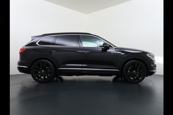Volkswagen Touareg 3.0 TSI Elegance LUCHTVERING| ELEK. TREKHAAK| LEDER| PANO | STOELVENTILATIE + MASSAGE| ACHTERBANK VERWARMD| MEMORY STOEL| 360 CAMERA| MEGA VOL!| RIJKLAAR!! |