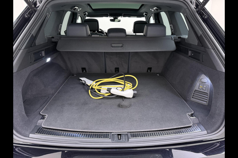 Volkswagen Touareg 3.0 TSI Elegance LUCHTVERING| ELEK. TREKHAAK| LEDER| PANO | STOELVENTILATIE + MASSAGE| ACHTERBANK VERWARMD| MEMORY STOEL| 360 CAMERA| MEGA VOL!| RIJKLAAR!! |