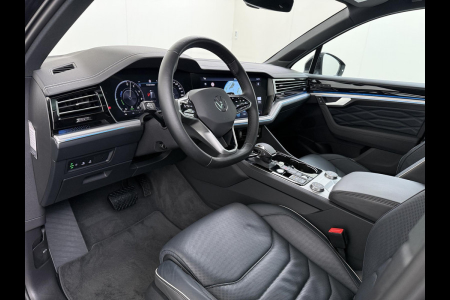 Volkswagen Touareg 3.0 TSI Elegance LUCHTVERING| ELEK. TREKHAAK| LEDER| PANO | STOELVENTILATIE + MASSAGE| ACHTERBANK VERWARMD| MEMORY STOEL| 360 CAMERA| MEGA VOL!| RIJKLAAR!! |