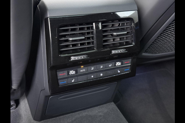Volkswagen Touareg 3.0 TSI Elegance LUCHTVERING| ELEK. TREKHAAK| LEDER| PANO | STOELVENTILATIE + MASSAGE| ACHTERBANK VERWARMD| MEMORY STOEL| 360 CAMERA| MEGA VOL!| RIJKLAAR!! |