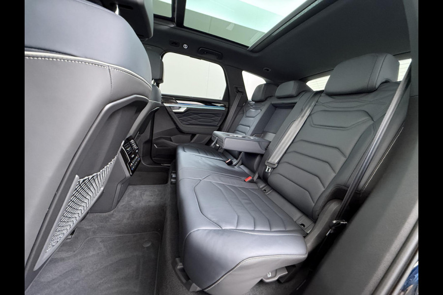 Volkswagen Touareg 3.0 TSI Elegance LUCHTVERING| ELEK. TREKHAAK| LEDER| PANO | STOELVENTILATIE + MASSAGE| ACHTERBANK VERWARMD| MEMORY STOEL| 360 CAMERA| MEGA VOL!| RIJKLAAR!! |