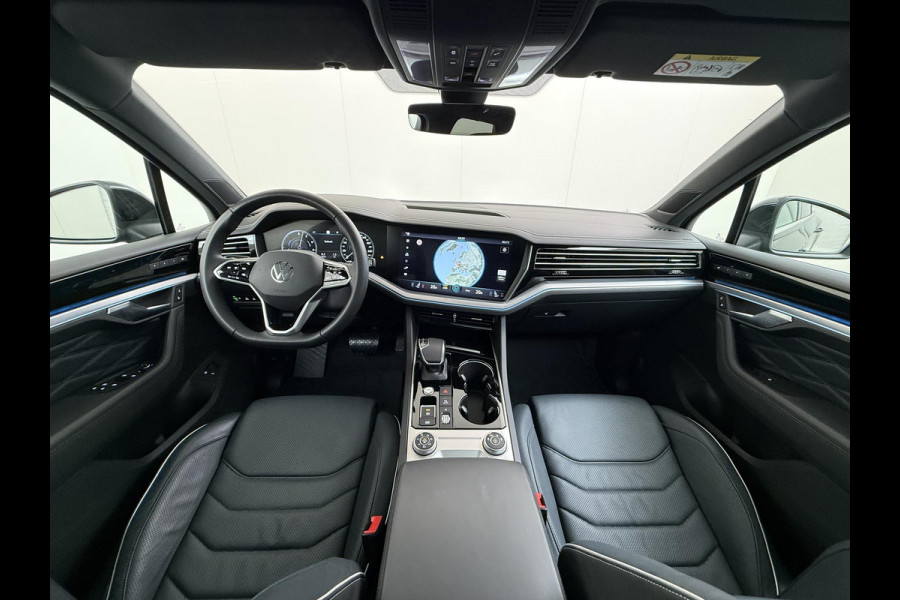 Volkswagen Touareg 3.0 TSI Elegance LUCHTVERING| ELEK. TREKHAAK| LEDER| PANO | STOELVENTILATIE + MASSAGE| ACHTERBANK VERWARMD| MEMORY STOEL| 360 CAMERA| MEGA VOL!| RIJKLAAR!! |