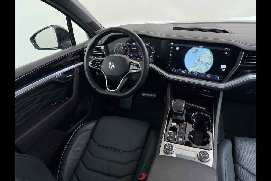 Volkswagen Touareg 3.0 TSI Elegance LUCHTVERING| ELEK. TREKHAAK| LEDER| PANO | STOELVENTILATIE + MASSAGE| ACHTERBANK VERWARMD| MEMORY STOEL| 360 CAMERA| MEGA VOL!| RIJKLAAR!! |