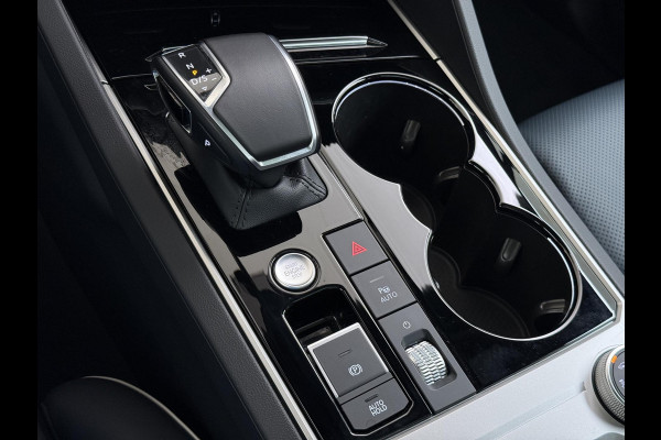 Volkswagen Touareg 3.0 TSI Elegance LUCHTVERING| ELEK. TREKHAAK| LEDER| PANO | STOELVENTILATIE + MASSAGE| ACHTERBANK VERWARMD| MEMORY STOEL| 360 CAMERA| MEGA VOL!| RIJKLAAR!! |