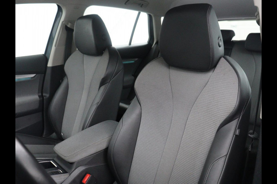 Škoda Enyaq iV 60 | SOH 93,0% | Half leder | Cruise control | Carplay | Climate control | Lane assist | Park assist | Trekhaak | Sfeerverlichting | Navigatie | Bluetooth