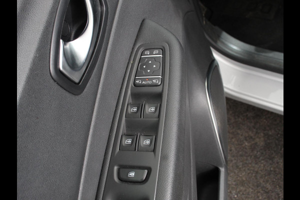 Renault Captur 1.3 TCe Intens Automaat Climate control, Navigatiesysteem, Achteruitrijcamera LM velgen Trekhaak