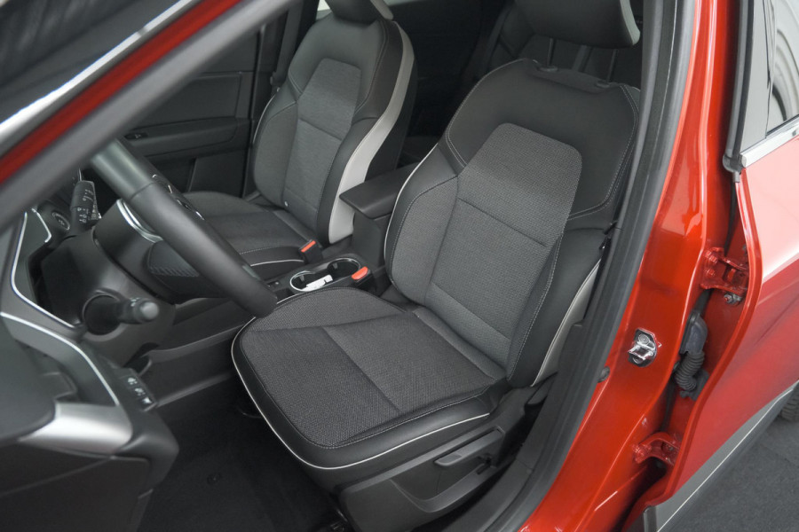 Renault Captur TCe 90 Intens | Navigatie | Camera | Parkeersensoren voor + achter | Apple Carplay