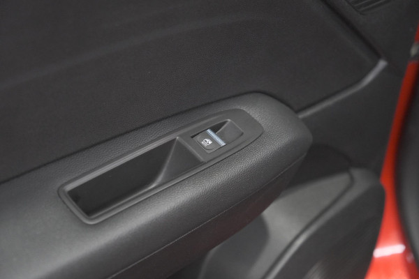 Renault Captur TCe 90 Intens | Navigatie | Camera | Parkeersensoren voor + achter | Apple Carplay