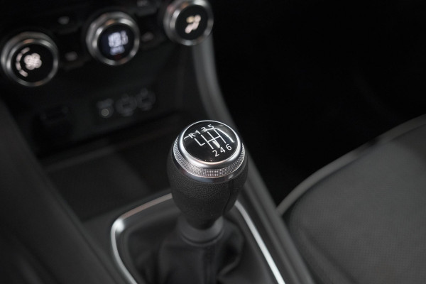 Renault Captur TCe 90 Intens | Navigatie | Camera | Parkeersensoren voor + achter | Apple Carplay