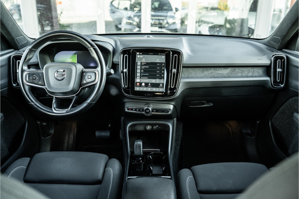 Volvo XC40 Recharge Core | 70 KWH | AppleCar/Android | Camera | 19"LMV | Eerste eigenaar | Zwarte hemel