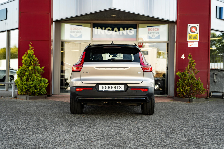 Volvo XC40 Recharge Core | 70 KWH | AppleCar/Android | Camera | 19"LMV | Eerste eigenaar | Zwarte hemel
