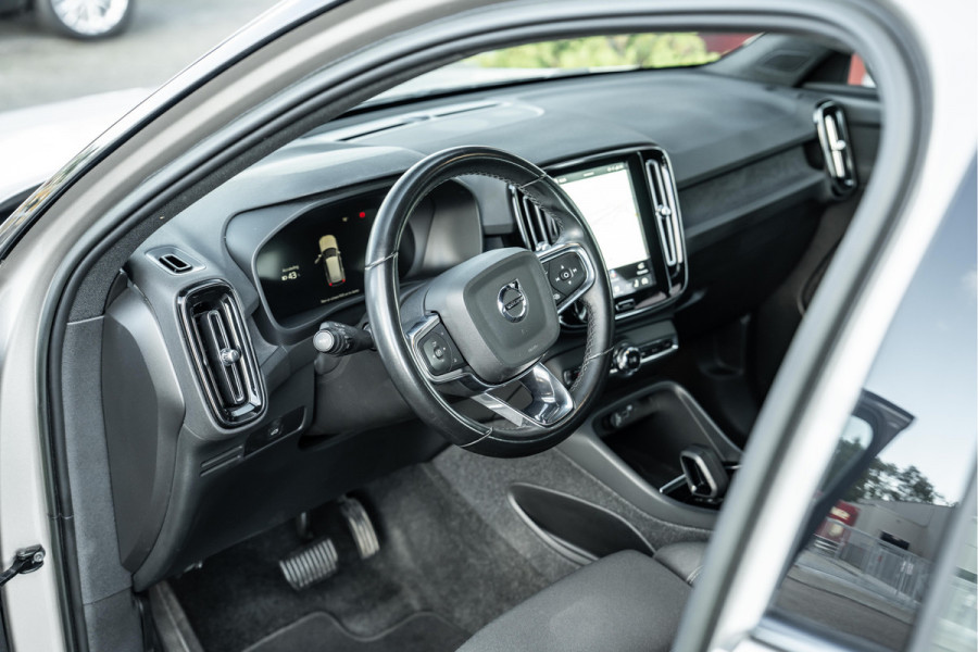 Volvo XC40 Recharge Core | 70 KWH | AppleCar/Android | Camera | 19"LMV | Eerste eigenaar | Zwarte hemel