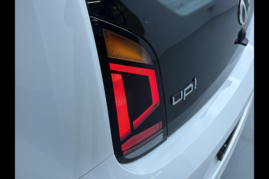 Volkswagen up! 1.0 65 pk | Navigatie via App | Parkeersensoren (achter) | Achteruitrijcamera | Cruise control | Lane assist | Start/Stop systeem |