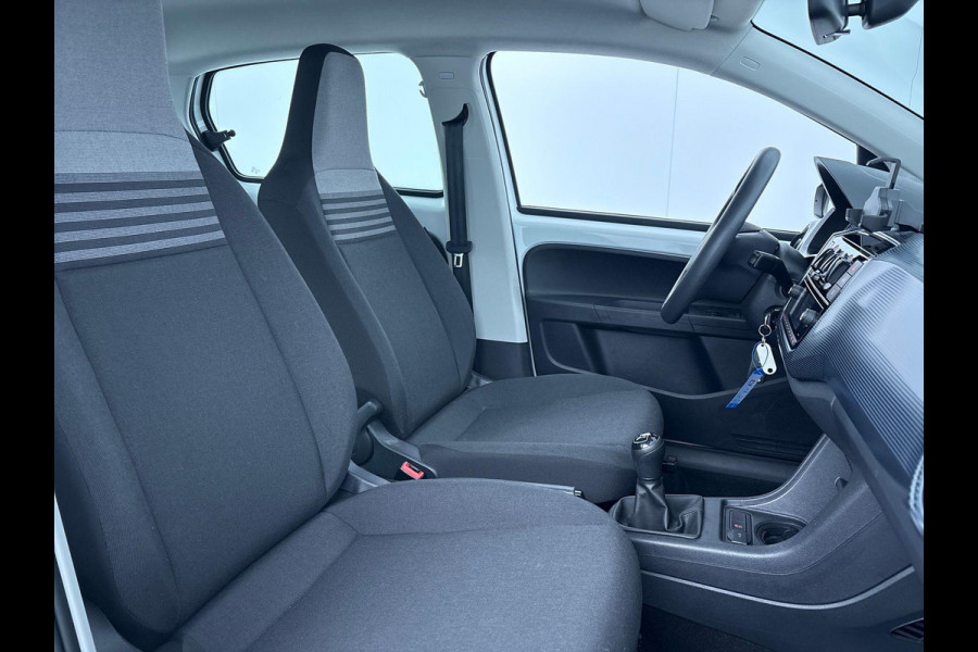 Volkswagen up! 1.0 65 pk | Navigatie via App | Parkeersensoren (achter) | Achteruitrijcamera | Cruise control | Lane assist | Start/Stop systeem |
