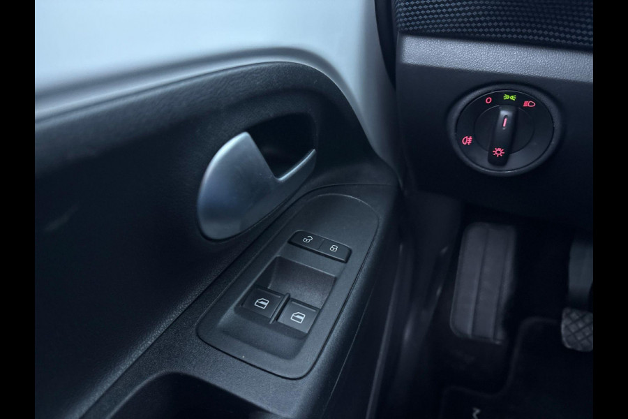 Volkswagen up! 1.0 65 pk | Navigatie via App | Parkeersensoren (achter) | Achteruitrijcamera | Cruise control | Lane assist | Start/Stop systeem |
