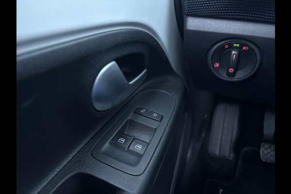 Volkswagen up! 1.0 65 pk | Navigatie via App | Parkeersensoren (achter) | Achteruitrijcamera | Cruise control | Lane assist | Start/Stop systeem |