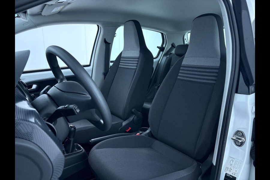 Volkswagen up! 1.0 65 pk | Navigatie via App | Parkeersensoren (achter) | Achteruitrijcamera | Cruise control | Lane assist | Start/Stop systeem |