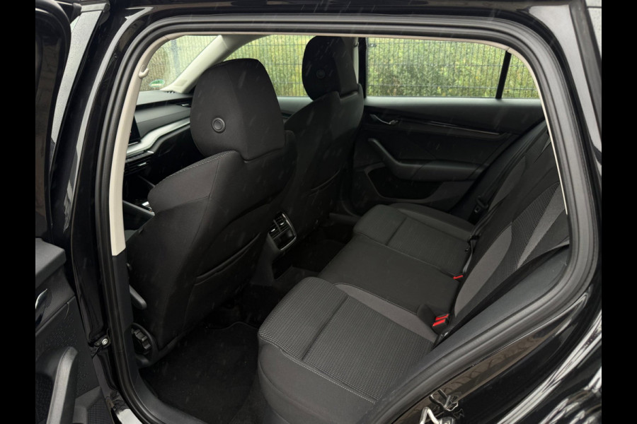 Škoda Octavia Combi 1.0 e-TSI Business Edition | PDC | Carplay | Cruise Control | Eerste eigenaar |