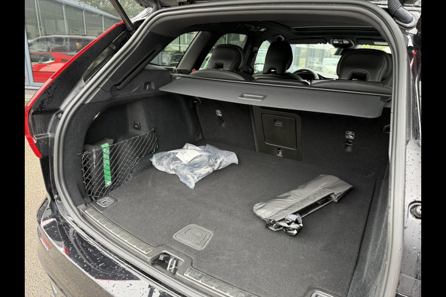Volvo XC60 2.0 T6 Plug-in hybrid AWD Plus Black Edition SOH 100% | HARMAN KARDON| PANO| CAMERA | STOEL + STUURVERWARMING| PILOT ASSIST| MEMORY STOELEN| ACHTERBANK VERWARMD|