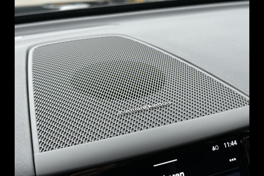 Volvo XC60 2.0 T6 Plug-in hybrid AWD Plus Black Edition SOH 100% | HARMAN KARDON| PANO| CAMERA | STOEL + STUURVERWARMING| PILOT ASSIST| MEMORY STOELEN| ACHTERBANK VERWARMD|