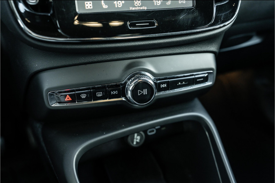 Volvo XC40 Recharge Core | 70 KWH | AppleCar/Android | Camera | 19"LMV | Eerste eigenaar | Zwarte hemel