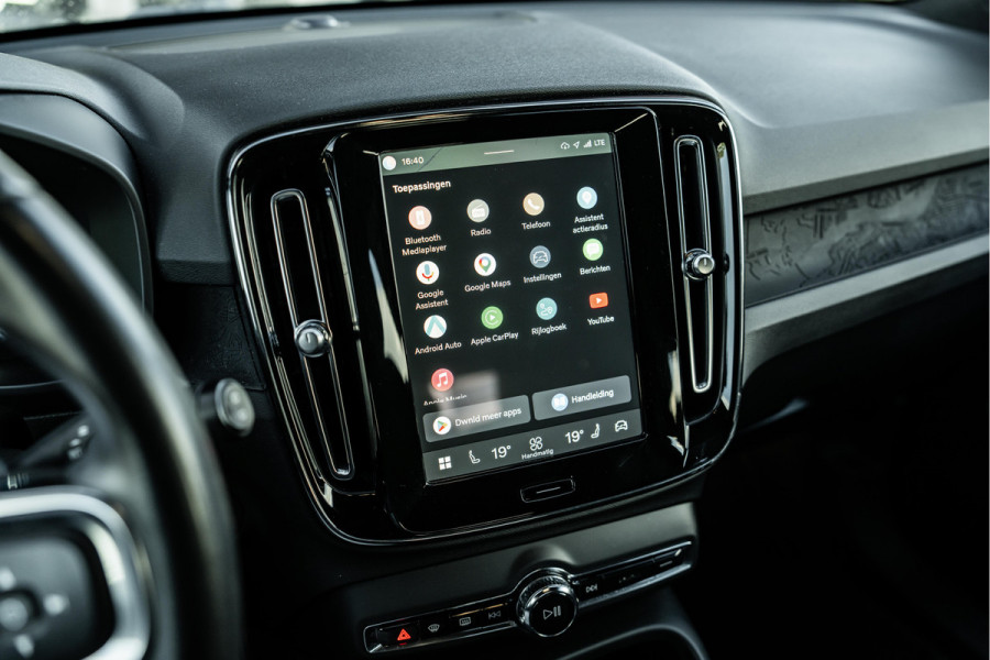 Volvo XC40 Recharge Core | 70 KWH | AppleCar/Android | Camera | 19"LMV | Eerste eigenaar | Zwarte hemel