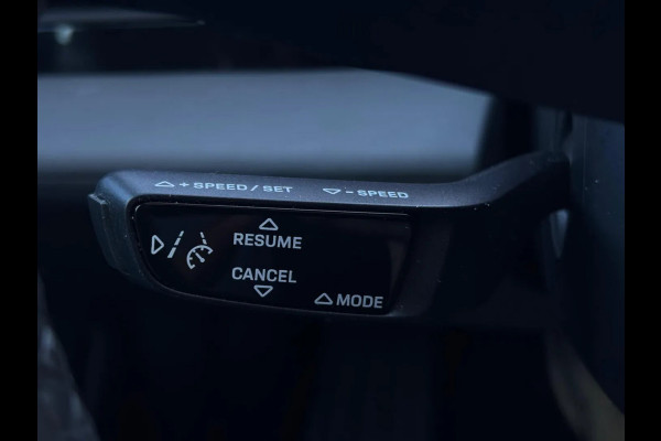 Porsche Taycan 4S Performance 84kWh(Dealer OndH, Carplay, Camera, Lane Assist, Addapt Cruise Con, Etc)