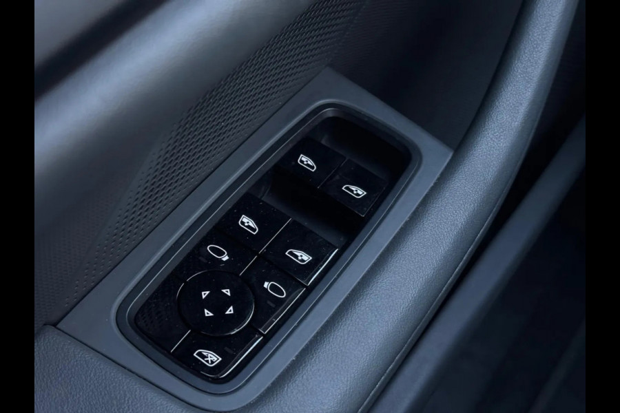 Porsche Taycan 4S Performance 84kWh(Dealer OndH, Carplay, Camera, Lane Assist, Addapt Cruise Con, Etc)