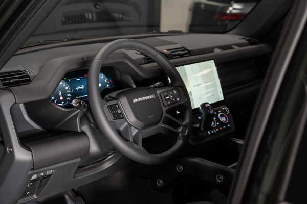 Land Rover Defender 110 2.0 P300e 110 X-Dynamic SE *Meridian / Luchtvering / Panorama / Memory / Surround-View / Winterpakket*