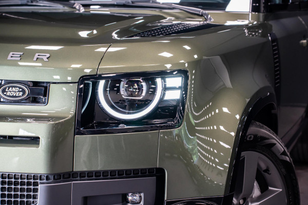 Land Rover Defender 110 2.0 P300e 110 X-Dynamic SE *Meridian / Luchtvering / Panorama / Memory / Surround-View / Winterpakket*