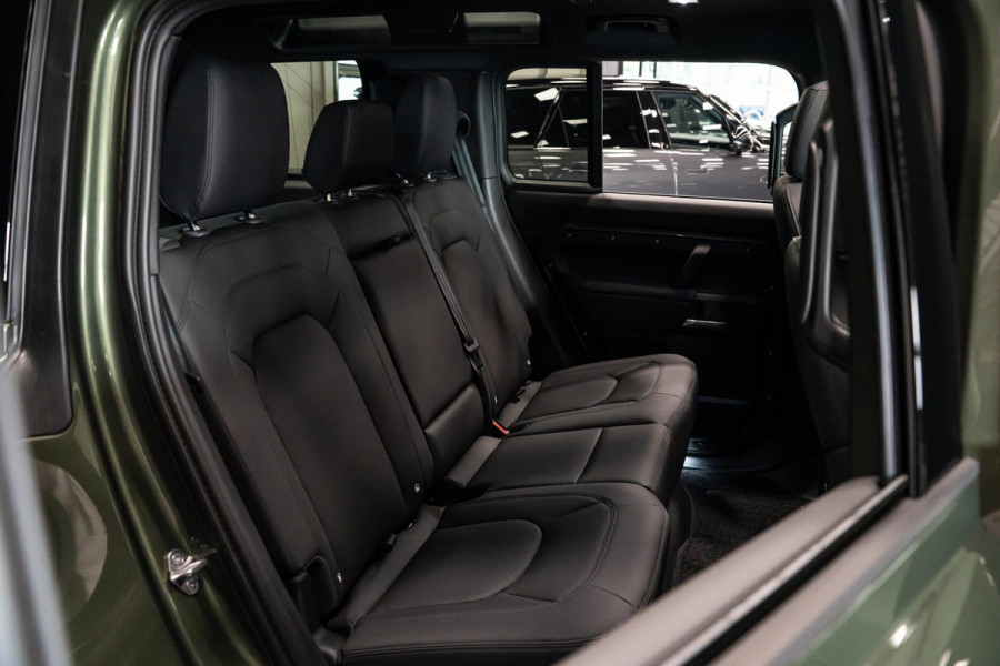 Land Rover Defender 110 2.0 P300e 110 X-Dynamic SE *Meridian / Luchtvering / Panorama / Memory / Surround-View / Winterpakket*