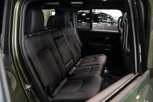 Land Rover Defender 110 2.0 P300e 110 X-Dynamic SE *Meridian / Luchtvering / Panorama / Memory / Surround-View / Winterpakket*
