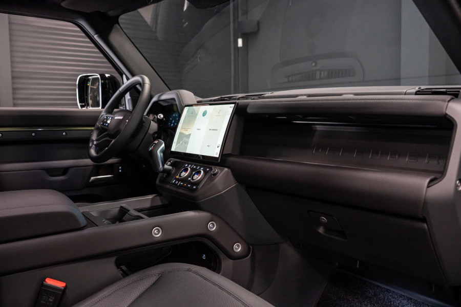Land Rover Defender 110 2.0 P300e 110 X-Dynamic SE *Meridian / Luchtvering / Panorama / Memory / Surround-View / Winterpakket*