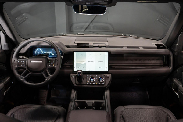 Land Rover Defender 110 2.0 P300e 110 X-Dynamic SE *Meridian / Luchtvering / Panorama / Memory / Surround-View / Winterpakket*