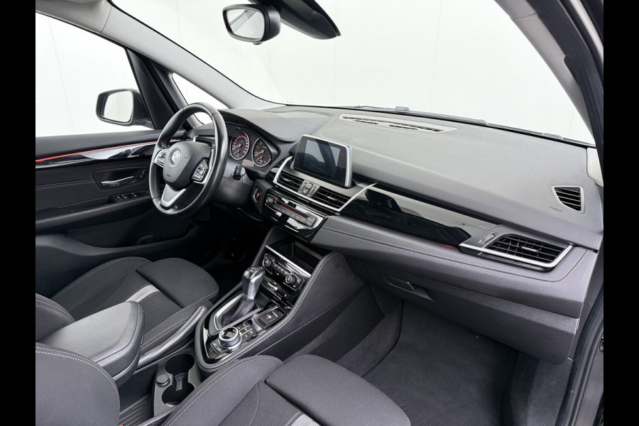 BMW 2 Serie Gran Tourer 218i Automaat Sport Trekhaak Navi Bluetooth Elek.Achterklep Cruise Control Ecc Executive Led Isofix Lmv 17" Regen-Lichtsensor 1.500KG Trekgewicht