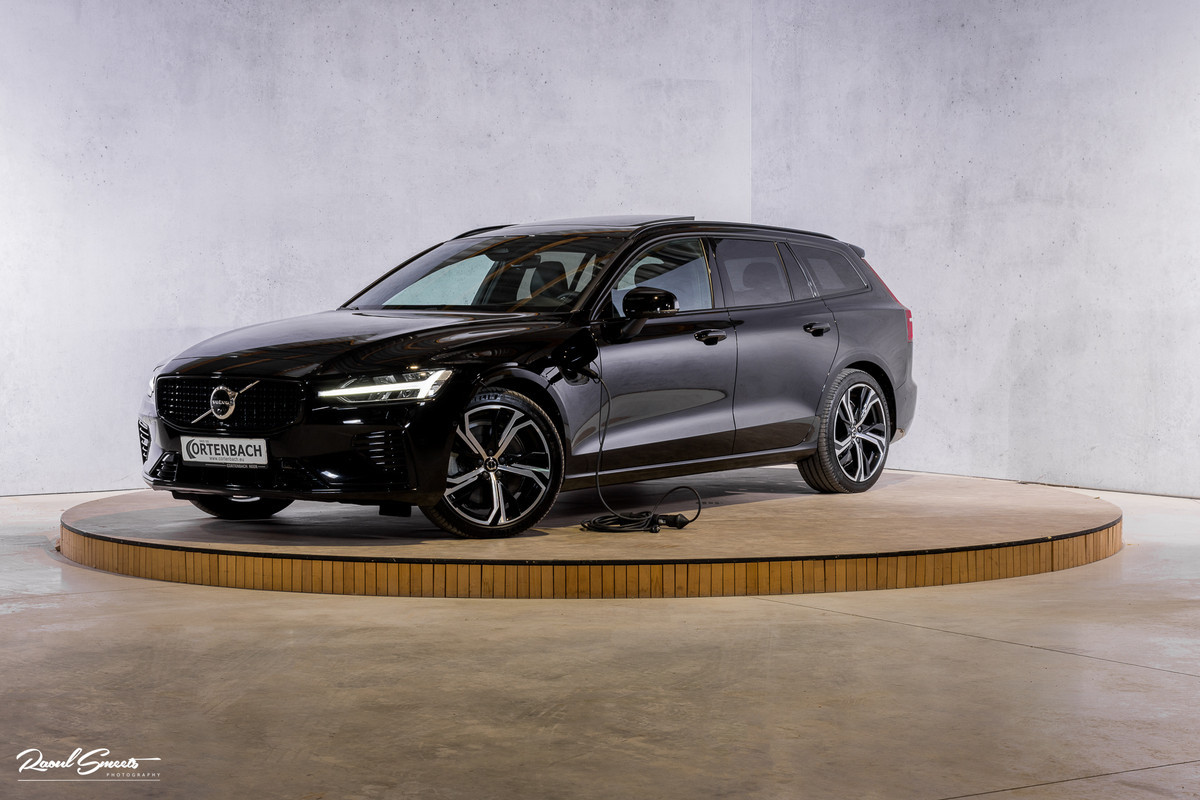 Volvo V60 2.0 T8 Plug-in hybrid AWD Ultimate Dark | Panoramadak | Adaptieve cruise | Blis | Memory | Harman Kardon |