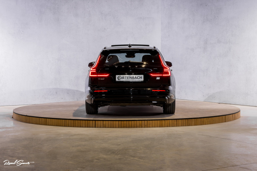 Volvo V60 2.0 T8 Plug-in hybrid AWD Ultimate Dark | Panoramadak | Adaptieve cruise | Blis | Memory | Harman Kardon |