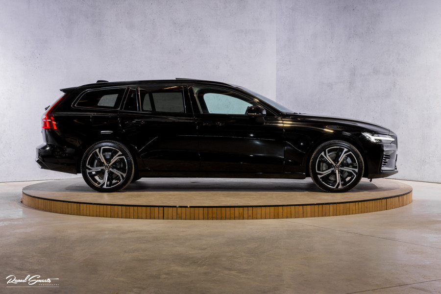 Volvo V60 2.0 T8 Plug-in hybrid AWD Ultimate Dark | Panoramadak | Adaptieve cruise | Blis | Memory | Harman Kardon |