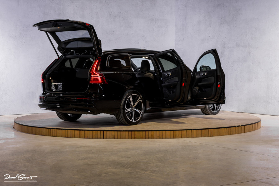 Volvo V60 2.0 T8 Plug-in hybrid AWD Ultimate Dark | Panoramadak | Adaptieve cruise | Blis | Memory | Harman Kardon |