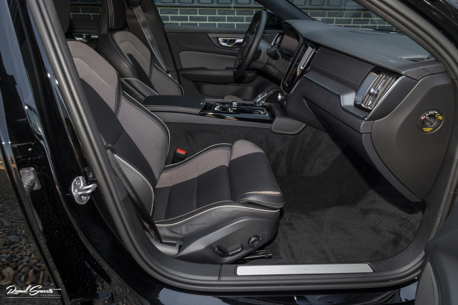 Volvo V60 2.0 T8 Plug-in hybrid AWD Ultimate Dark | Panoramadak | Adaptieve cruise | Blis | Memory | Harman Kardon |