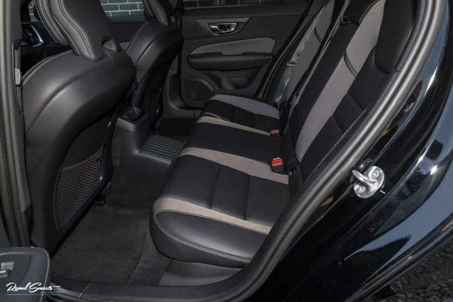 Volvo V60 2.0 T8 Plug-in hybrid AWD Ultimate Dark | Panoramadak | Adaptieve cruise | Blis | Memory | Harman Kardon |