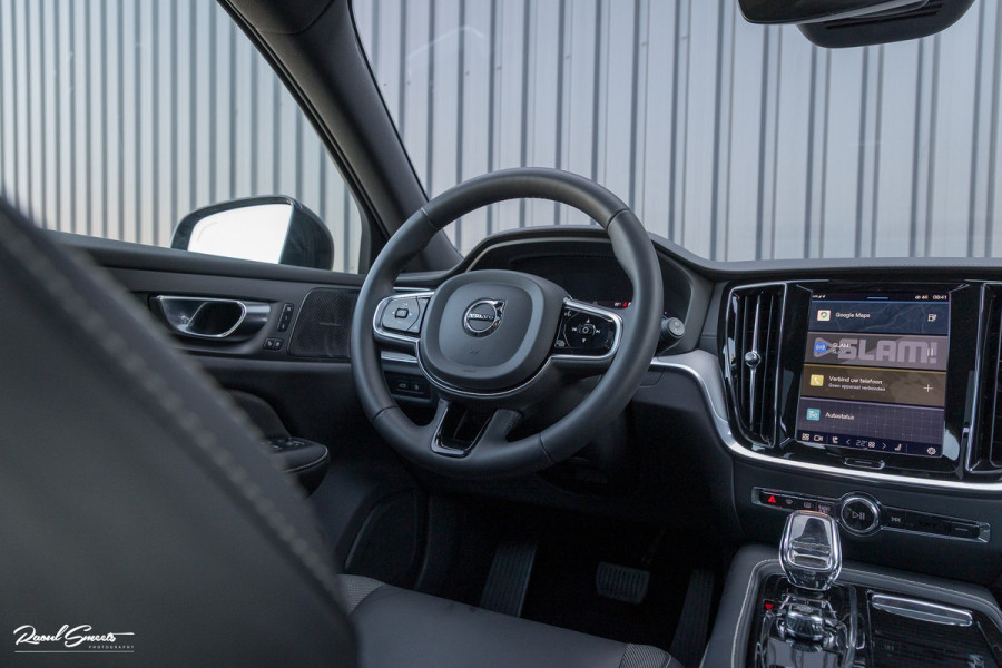 Volvo V60 2.0 T8 Plug-in hybrid AWD Ultimate Dark | Panoramadak | Adaptieve cruise | Blis | Memory | Harman Kardon |
