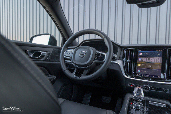 Volvo V60 2.0 T8 Plug-in hybrid AWD Ultimate Dark | Panoramadak | Adaptieve cruise | Blis | Memory | Harman Kardon |