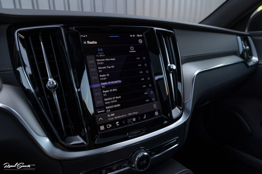 Volvo V60 2.0 T8 Plug-in hybrid AWD Ultimate Dark | Panoramadak | Adaptieve cruise | Blis | Memory | Harman Kardon |