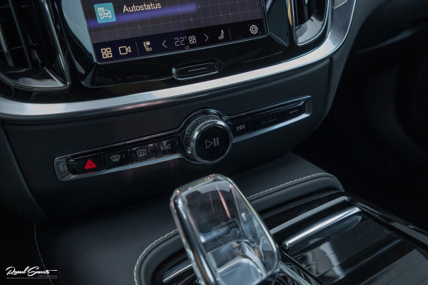Volvo V60 2.0 T8 Plug-in hybrid AWD Ultimate Dark | Panoramadak | Adaptieve cruise | Blis | Memory | Harman Kardon |