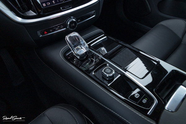Volvo V60 2.0 T8 Plug-in hybrid AWD Ultimate Dark | Panoramadak | Adaptieve cruise | Blis | Memory | Harman Kardon |