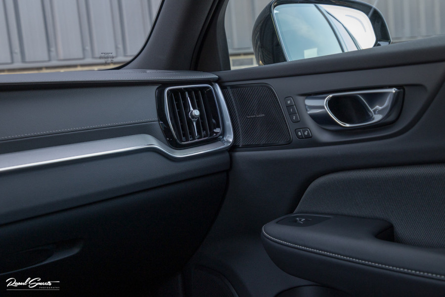 Volvo V60 2.0 T8 Plug-in hybrid AWD Ultimate Dark | Panoramadak | Adaptieve cruise | Blis | Memory | Harman Kardon |