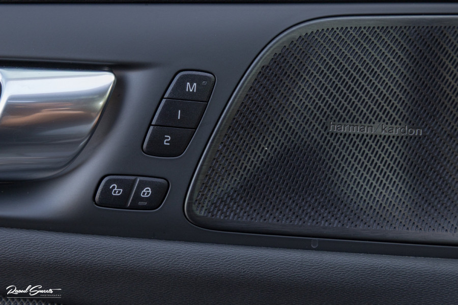 Volvo V60 2.0 T8 Plug-in hybrid AWD Ultimate Dark | Panoramadak | Adaptieve cruise | Blis | Memory | Harman Kardon |